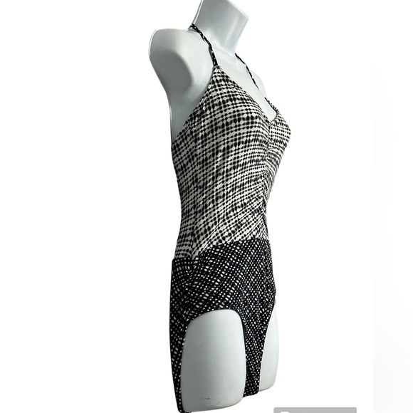 ATHLETA Black And White One Piece Ruched Front Halter Top Bathing Suit Sz XS GUC - Picture 3 of 5
